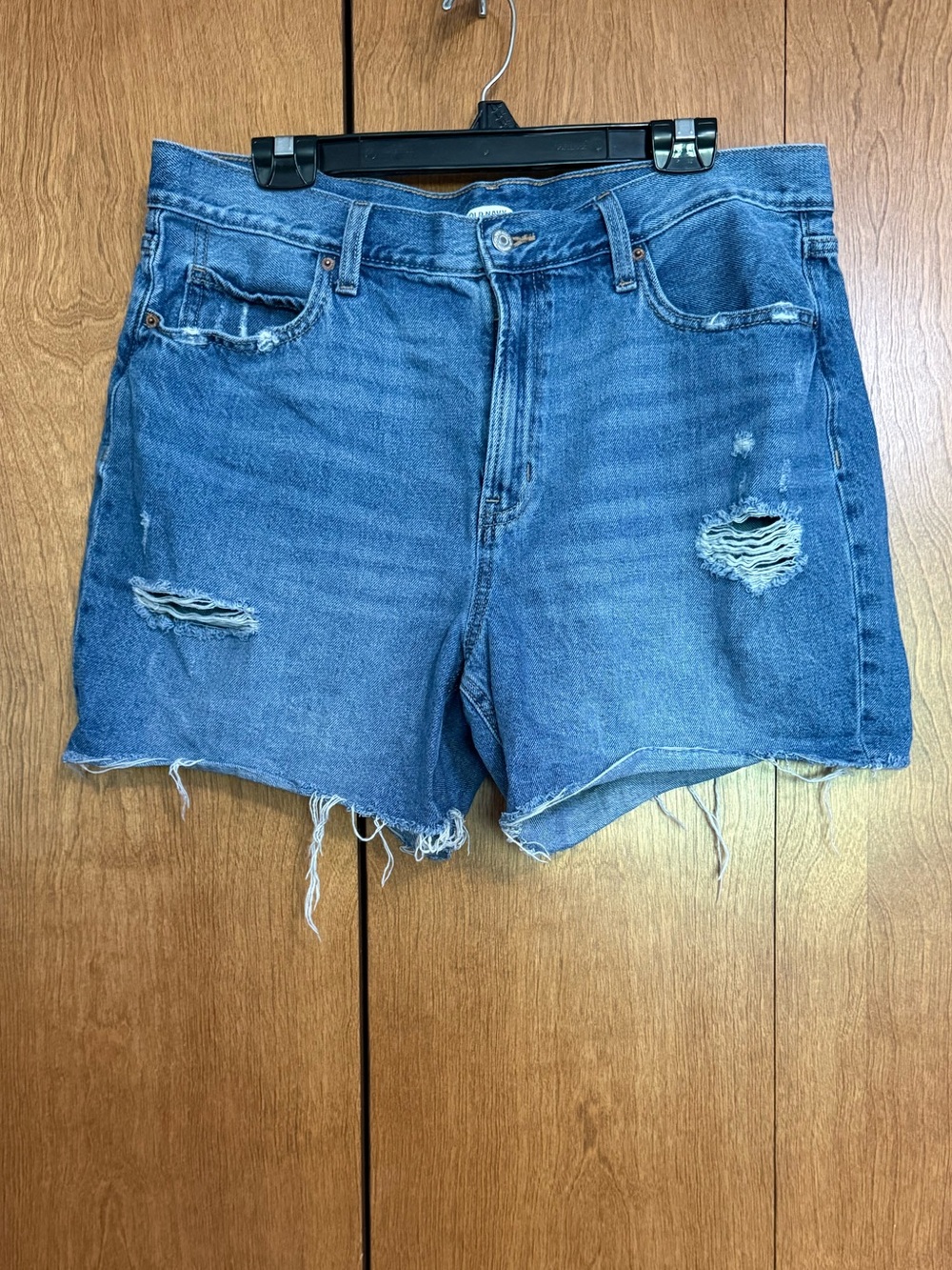 Old Navy Plus Size Relaxed Fit Distressed Denim Shorts Size 14 NWOT